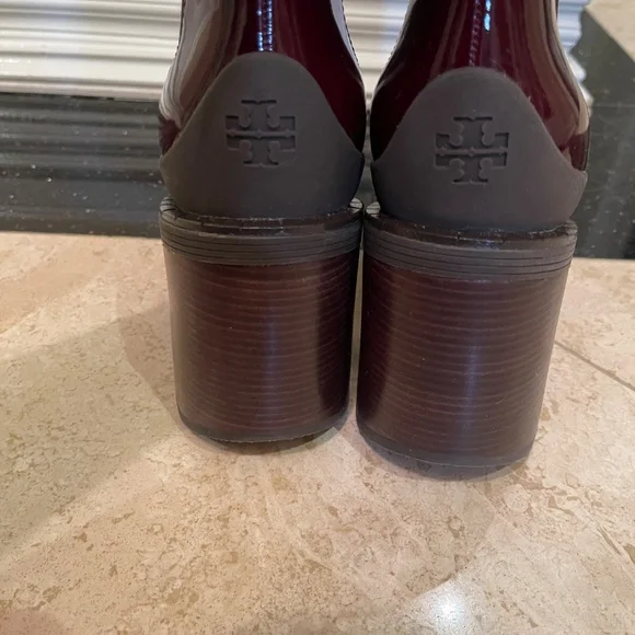 NEW TORY BURCH Expedition Chelsea boots in red patent leather - Picture 3 of 9